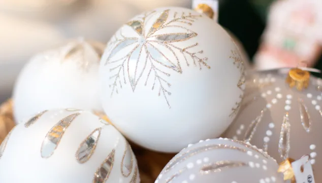 personaliza tu arbol de navidad con la decoracion mas atractiva