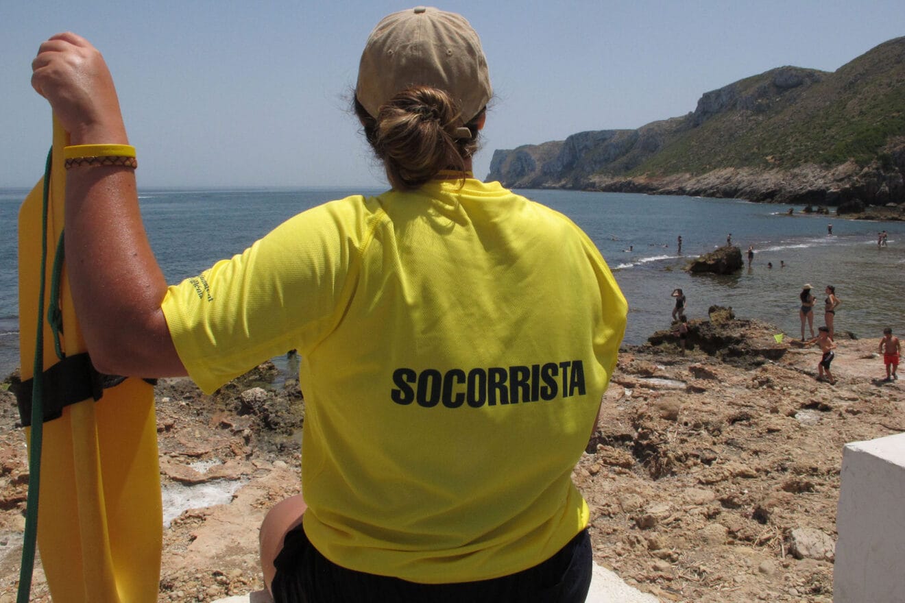 Socorrista de Eulen en Les Rotes
