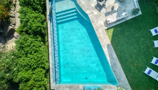 Vista del Mar: la villa ideal para relajarse con vistas panorámicas al mar 16 una piscina de revista para relajarte con un buen bancc83o