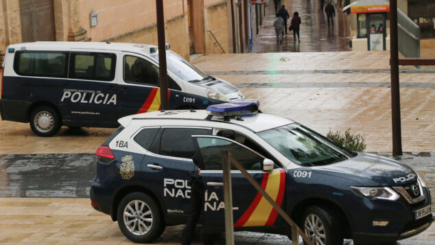 Imagen: Vehículos de la Policía Nacional en Dénia