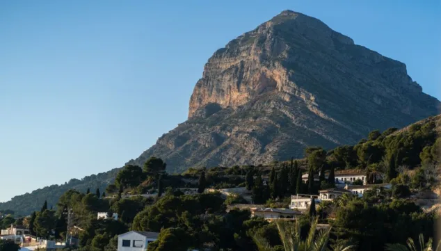 La joya de vivir en la Marina Alta: un paraíso mediterráneo 9 vistas del montgo desde javea