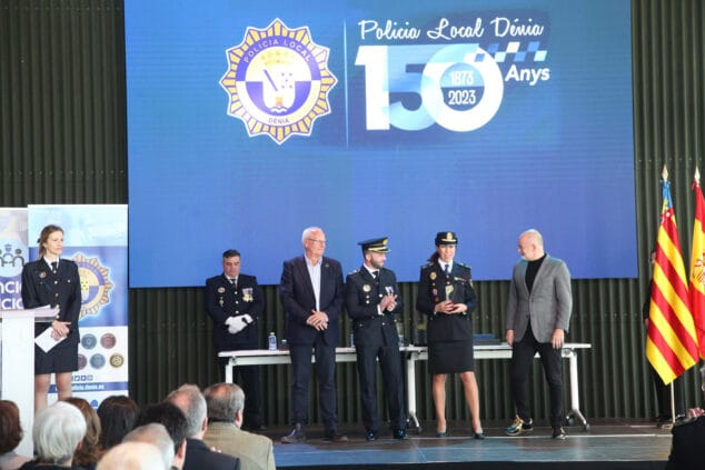 150 ancc83os de policia local en denia 15