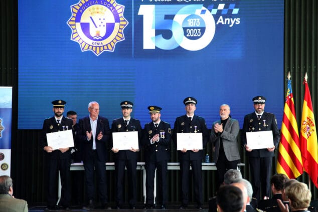 150 ancc83os de policia local en denia 30