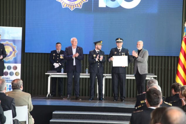 150 ancc83os de policia local en denia 32