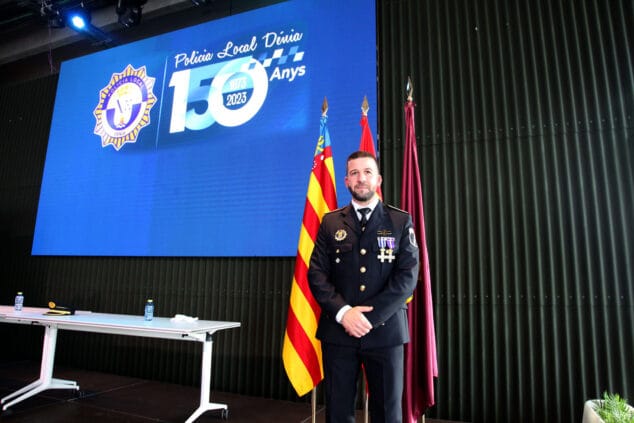 150 ancc83os de policia local en denia 48