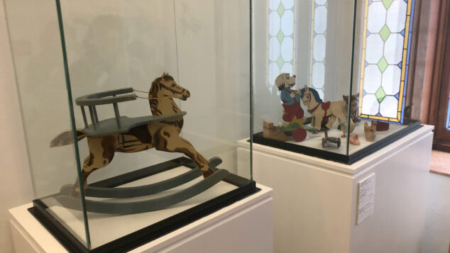 Imagen: Algunos de los juguetes expuestos en la Biblioteca