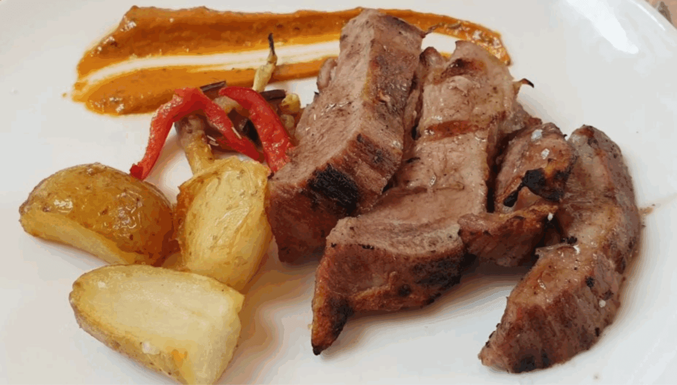 Delicioso entrecote a la plancha con guarnición