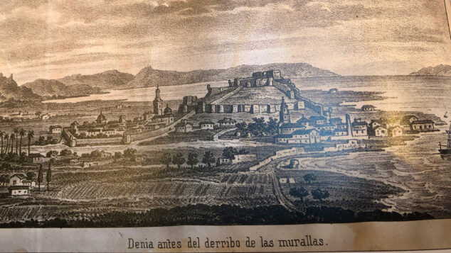 Imagen: Dénia antes del derribo de las murallas | grabado de la Historia de la Ciudad de Dénia, de Roc Chabàs