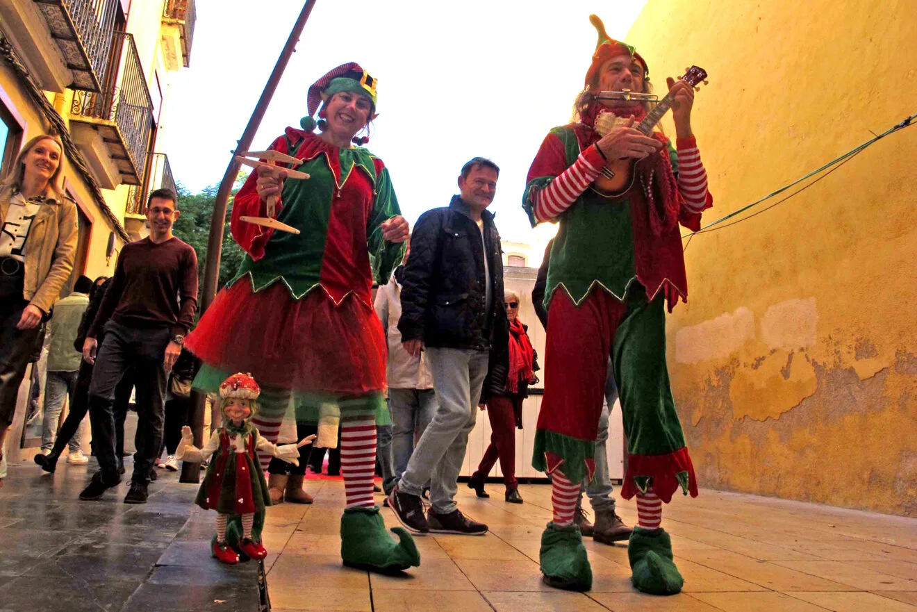 Elfos cuentacuentos en el Mercado de Navidad