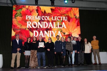 La Rondalla Daniya recogiendo su premio
