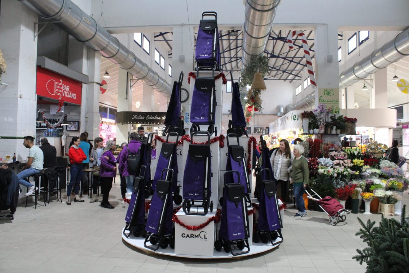 El árbol solidario del Mercat Municipal de Dénia 2023