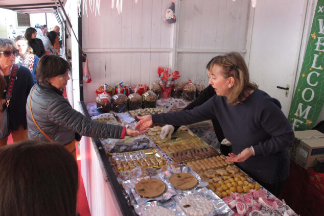 Imagen: Uno de los puestos de dulces del Mercat de Nadal