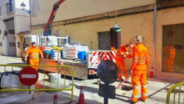 instalacion del bolardo electronico que filtrara el trafico en parte del centro de denia