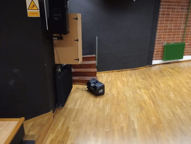 altavoz arrancado en un colegio de denia