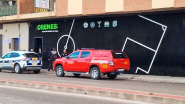 bomberos y policia local en la entrada de denia