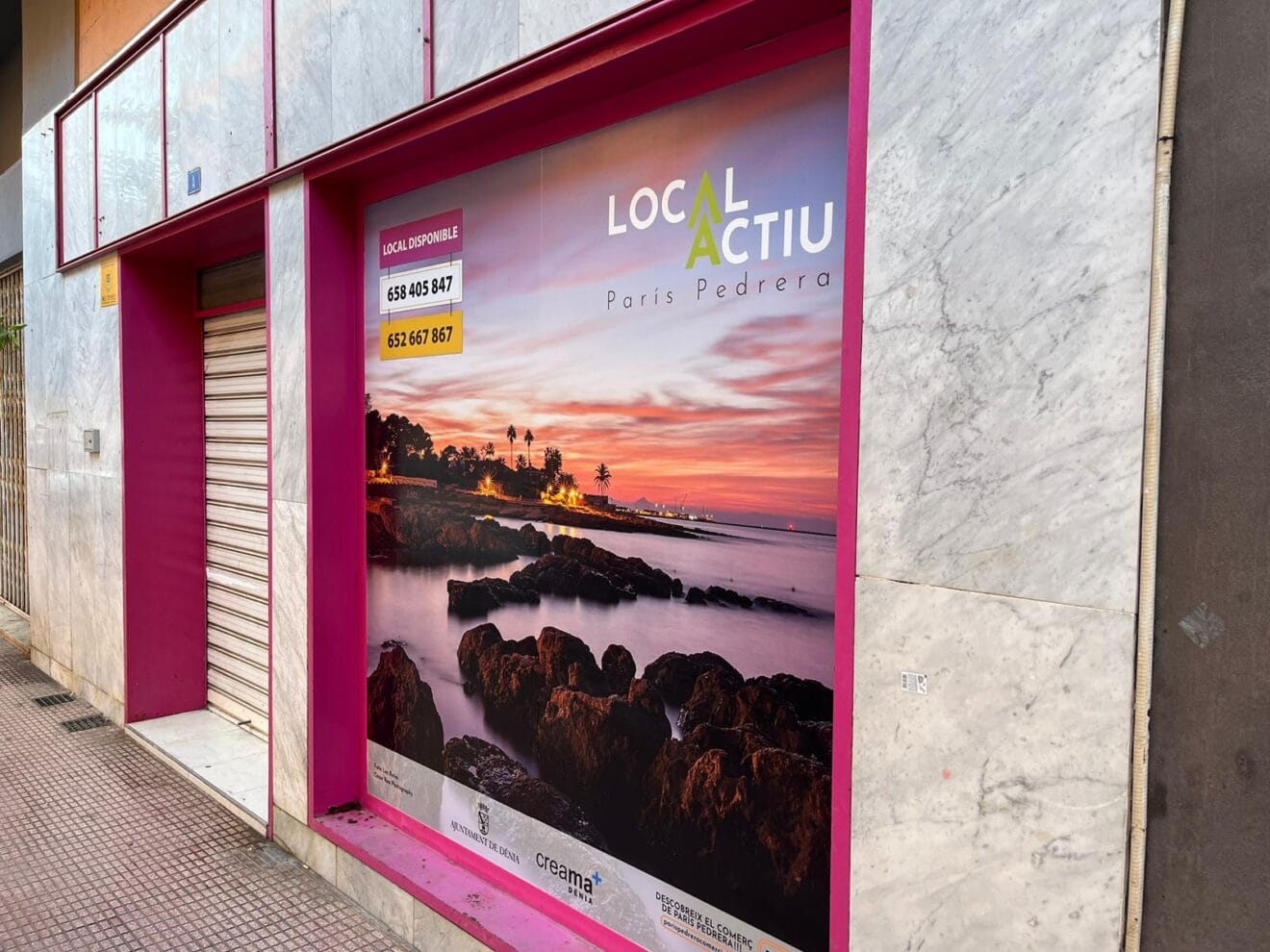 Cartel de Local Actiu en el barrio de París Pedrera