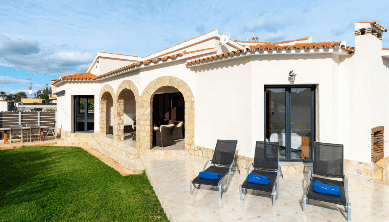 Disfruta de la vida al aire libre con propia piscina y terrazas privadas