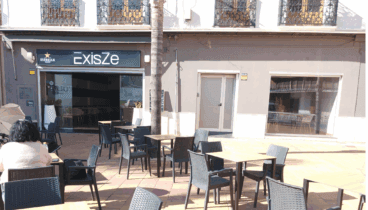 Disfruta del buen clima en la terraza de ExisZe