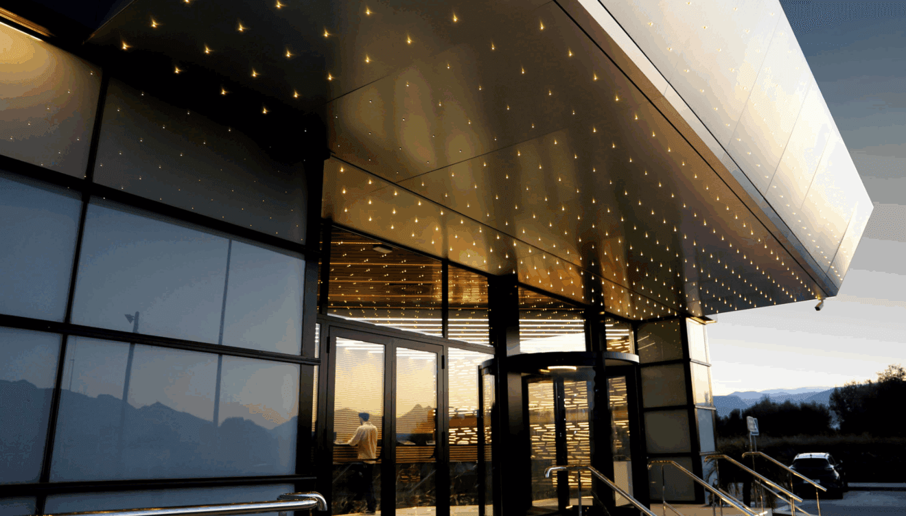 La puerta de entrada al entretenimiento del Casino Mediterráneo Ondara