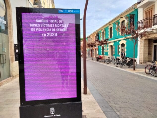 Imagen: Mupi de Dénia con el contador de víctimas de violencia de género