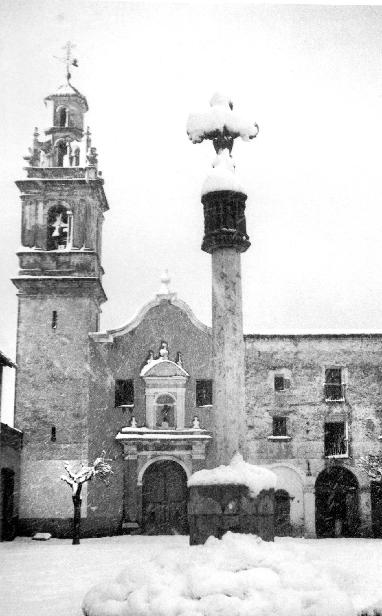 Plaza del Convent de Dénia durante la nevada de 1933 | Arxiu Municipal de Dénia (colección Cardona-Far)