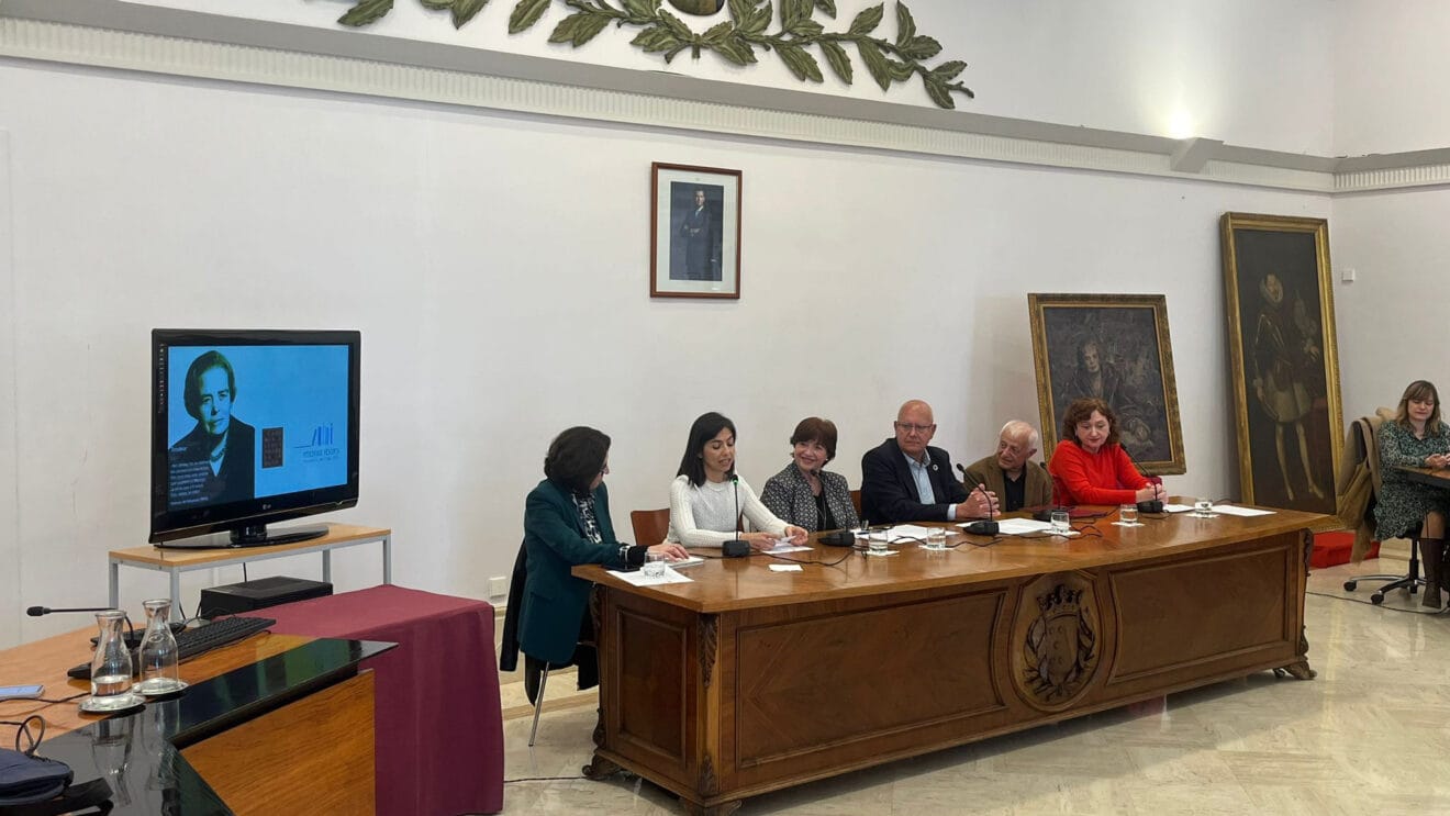 Asistentes a la presentación del Año Maria Ibars en el Ayuntamiento de Dénia destacada