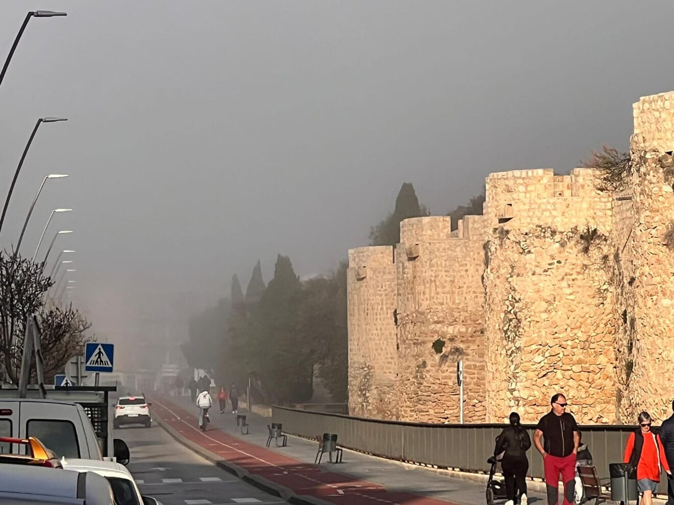 Dénia queda engullida por la niebla 06