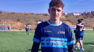 encuentro de rugby en la escuela destacada