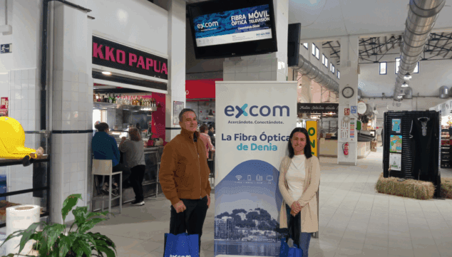 Imagen: A la derecha, María Jose García edil del Ayuntamiento de Denia y, a la izquierda, Miguel Murillo, Director zona Levante