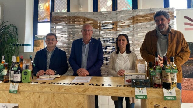 floren torres vicent grimalt maria jose garcia y alfred pavia en el mercado municipal de denia destacada