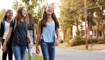 Los estudiantes recibirán clases de inglés, vivirán en familias de acogida muy cariñosas y podrán realizar excursiones y deportes