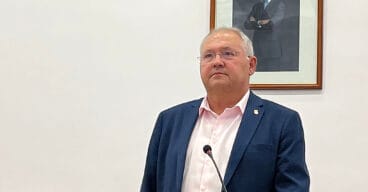 Mario Vidal, portavoz de Gent de Dénia, jurando su cargo