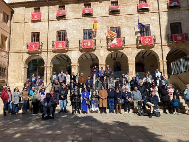 Minuto de silencio en el Ayuntamiento de Dénia con motivo del incendio de Campanar 1 Imagen: Minuto de silencio en Dénia por el incendio de Campanar