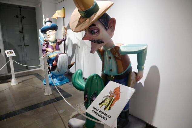 ninot falla campaments