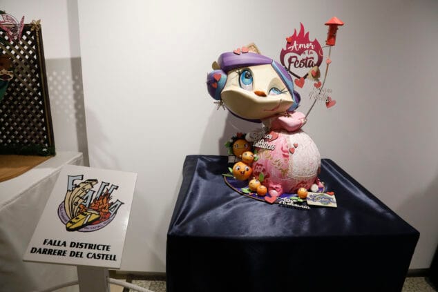 ninot infantil de la falla darrere del castell