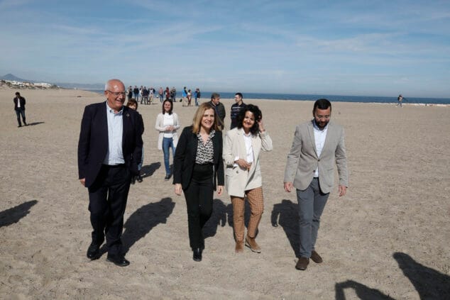 Imagen: Pilar Bernabé junto a Vicent Grimalt y Rosa de los Ríos