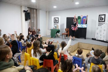 Cuentacuentos en el aniversario de la Biblioteca de Dénia