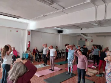 Yoga de las Aulas de la Tercera Edad en la residencia Santa Llúcia 6