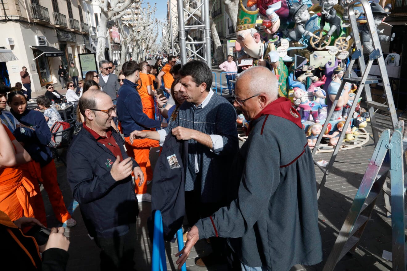 Carlos Mazón visita las Fallas de Dénia (1)