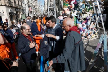 Carlos Mazón visita las Fallas de Dénia (1)