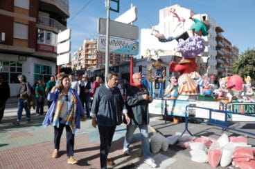 Carlos Mazón visita las Fallas de Dénia (10)