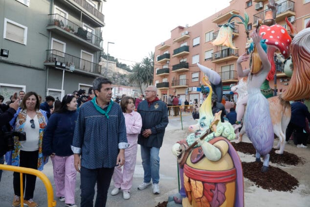 carlos mazon visita las fallas de denia 19