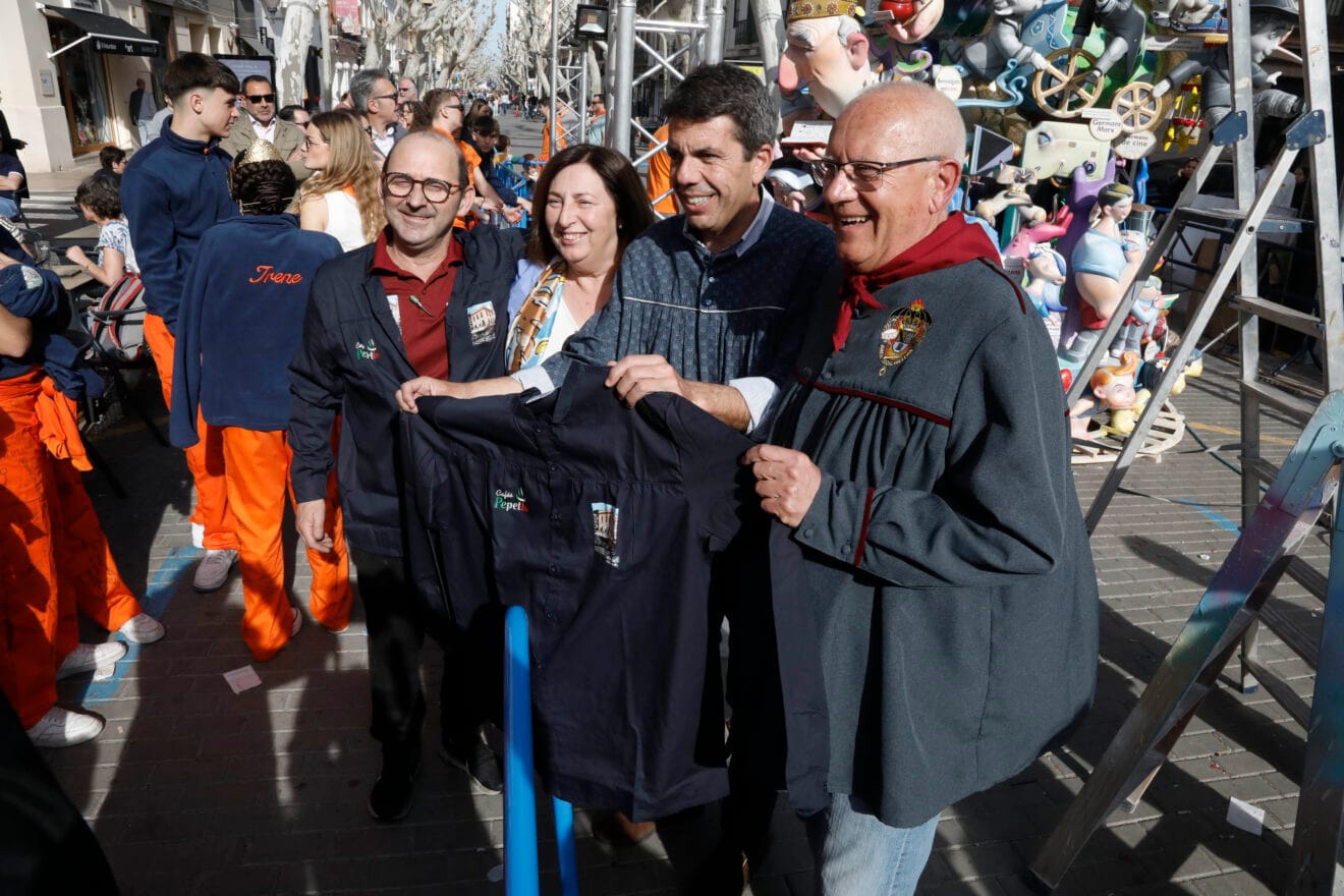 Carlos Mazón visita las Fallas de Dénia (2)