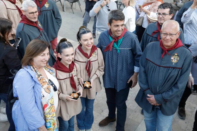 carlos mazon visita las fallas de denia 25