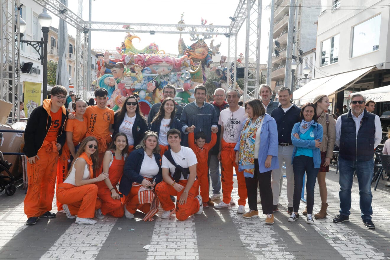 Carlos Mazón visita las Fallas de Dénia (4)