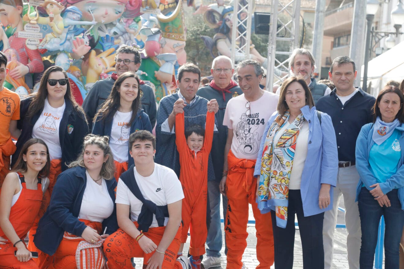 Carlos Mazón visita las Fallas de Dénia (5)