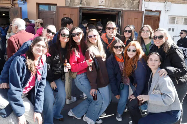 Los falleros toman las calles en Dénia: Oeste, Baix la Mar y Saladar llenan de eventos el domingo 23 concurso de paellas de baix la mar 2024 22