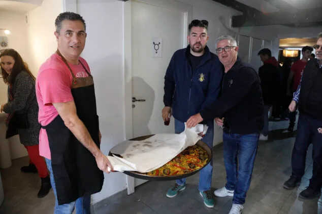Los falleros toman las calles en Dénia: Oeste, Baix la Mar y Saladar llenan de eventos el domingo 28 concurso de paellas de baix la mar 2024 27