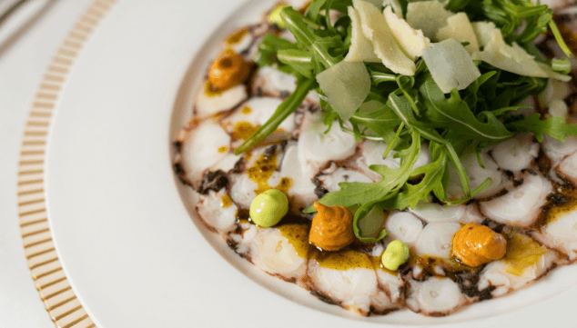 crpaccio de pulpo con reduccion d verduras y parmesano