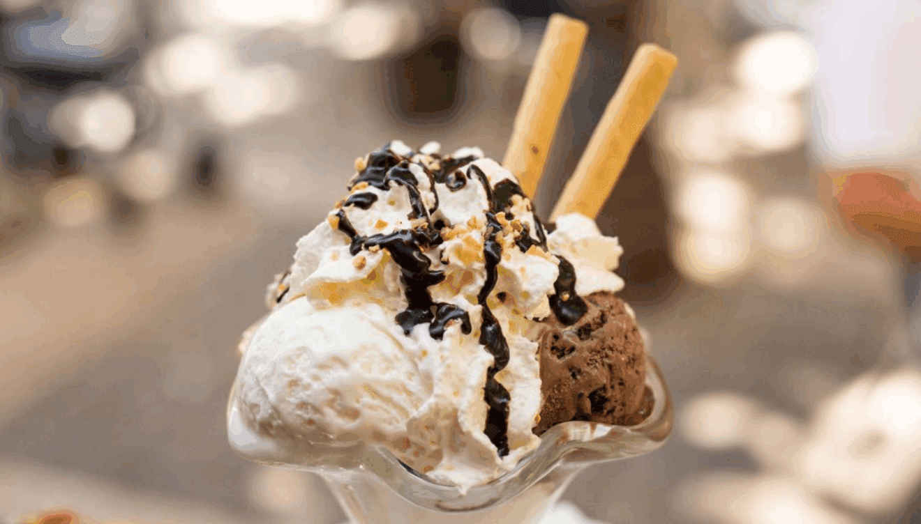 Degusta grandes helados, cócteles y bebidas refrescantes